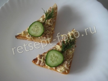Бутерброды с печенье трески и свежим огурцом