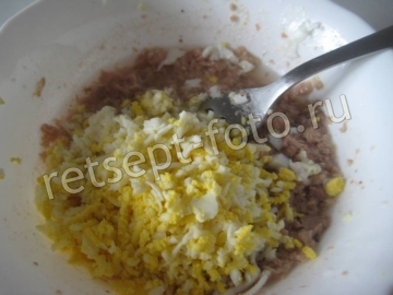 Бутерброды с печенью трески, яйцами и помидорами