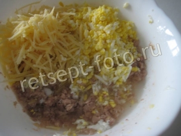 Бутерброды с печенью трески, яйцами и помидорами