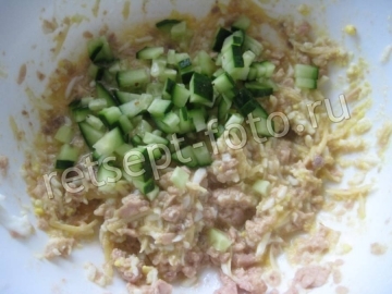 Бутерброды с печенью трески, яйцом и огурцом