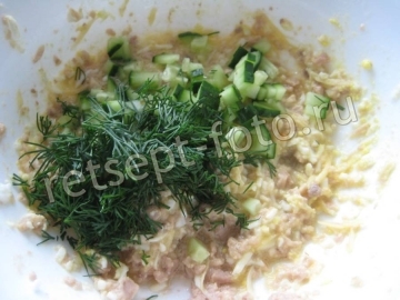 Бутерброды с печенью трески, яйцом и огурцом