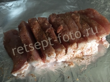 Буженина из свинины с грибами и помидорами