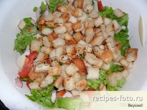 Салат "Цезарь" с ветчиной, помидорами и сыром