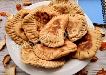 Чебуреки с колбасой и сыром на кефире