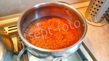 Чечевица с курицей и овощами