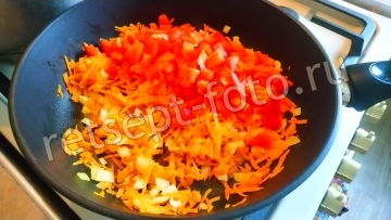 Чечевица с курицей и овощами