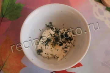 Чипсы из лаваша с чесноком и зеленью