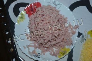 Чипсы из лаваша с сыром и ветчиной в духовке