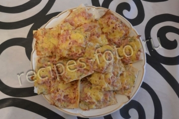 Чипсы из лаваша с сыром и ветчиной в духовке