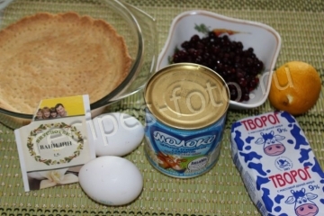 Чизкейк из творога с брусникой и сгущенкой