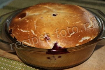 Чизкейк из творога с брусникой и сгущенкой
