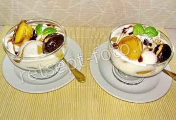 Десерт из сметаны с сухофруктами