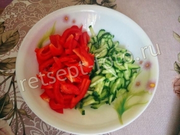 Диетическая фунчоза с курицей и овощами