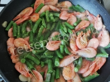 Диетическая паста с креветками и стручковой фасолью