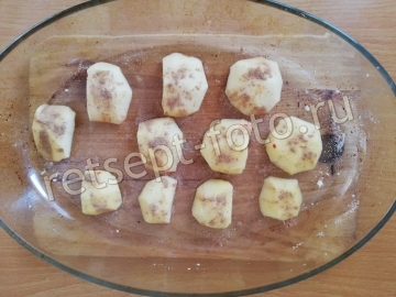Диетическая творожная запеканка с яблоками и манкой