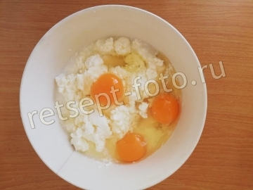 Диетическая творожная запеканка с яблоками и манкой