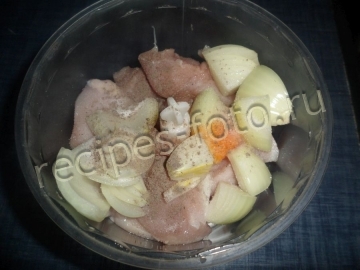 Диетические куриные котлеты с капустой и овсяными хлопьями