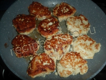 Диетические куриные котлеты с капустой и овсяными хлопьями