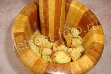 Салат из свеклы с сухариками и льняными семечками
