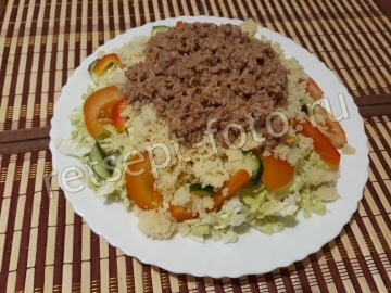 Салат с кускусом и тунцом