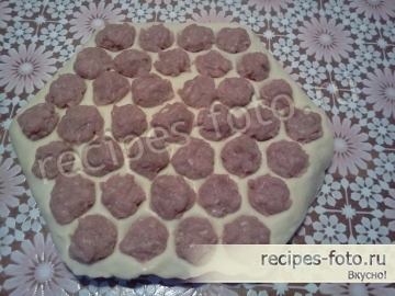 Домашние пельмени на пельменнице с мясом и из теста на воде