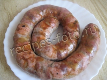 Домашняя колбаса из свинины в кишке