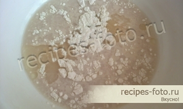 Домашняя пицца с курицей и сыром
