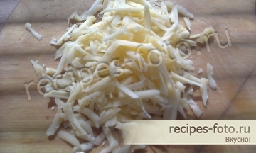 Домашняя пицца с курицей и сыром