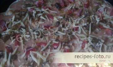 Домашняя пицца с курицей и сыром