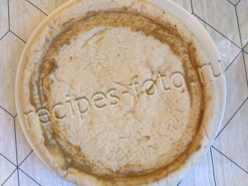Домашняя пицца с сосисками и сыром