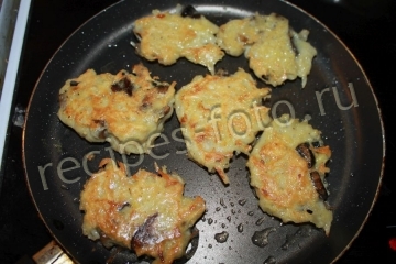 Картофельные драники с грибами