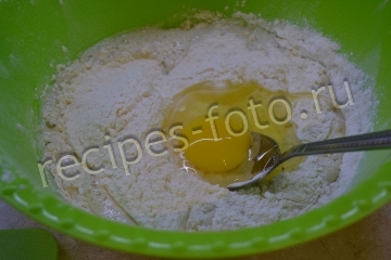 Дрожжевой пирог с яблоками и корицей