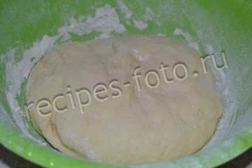 Дрожжевой пирог с яблоками и корицей