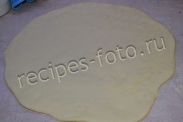 Дрожжевой пирог с яблоками и корицей