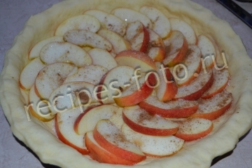 Дрожжевой пирог с яблоками и корицей
