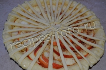 Дрожжевой пирог с яблоками и корицей