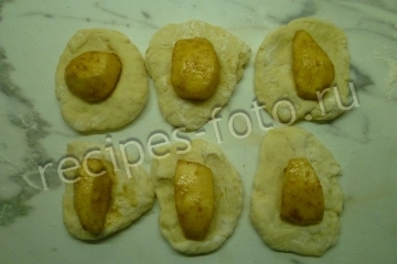 Дрожжевой пирог с яблоками и корицей в духовке