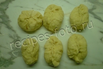 Дрожжевой пирог с яблоками и корицей в духовке