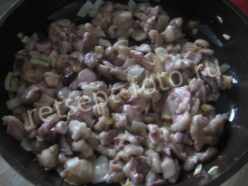 Дрожжевой пирог с лесными грибами и сыром