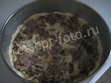 Дрожжевой пирог с лесными грибами и сыром