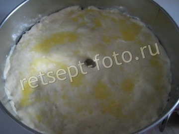 Дрожжевой пирог с лесными грибами и сыром