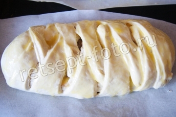 Дрожжевой пирог с мясом и яйцом