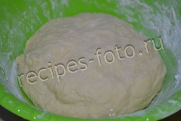 Дрожжевые булочки "Розочки" с изюмом на кефире