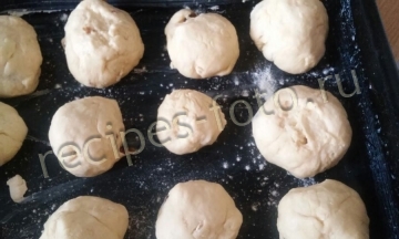 Дрожжевые булочки с изюмом. Рецепт теста на молоке