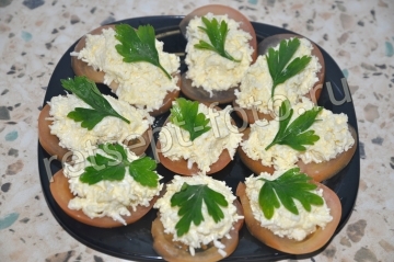 Еврейская закуска на помидорах