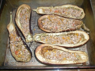 Фаршированные баклажаны с фаршем и овощами в духовке