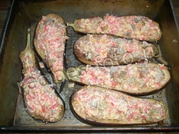 Фаршированные баклажаны с фаршем и овощами в духовке