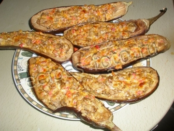 Фаршированные баклажаны с фаршем и овощами в духовке