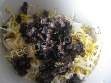 Фаршированные крабовые палочки грибами и сыром