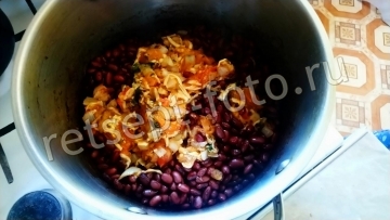 Фасоль с овощами и сыром